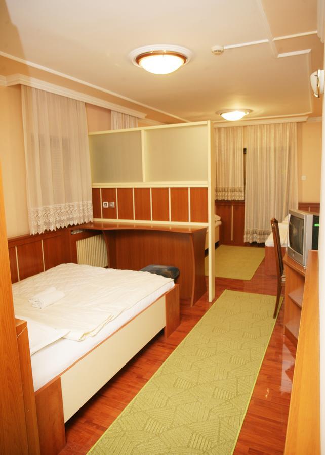Motel Nana Баня-Лука Экстерьер фото