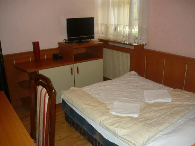 Motel Nana Баня-Лука Экстерьер фото