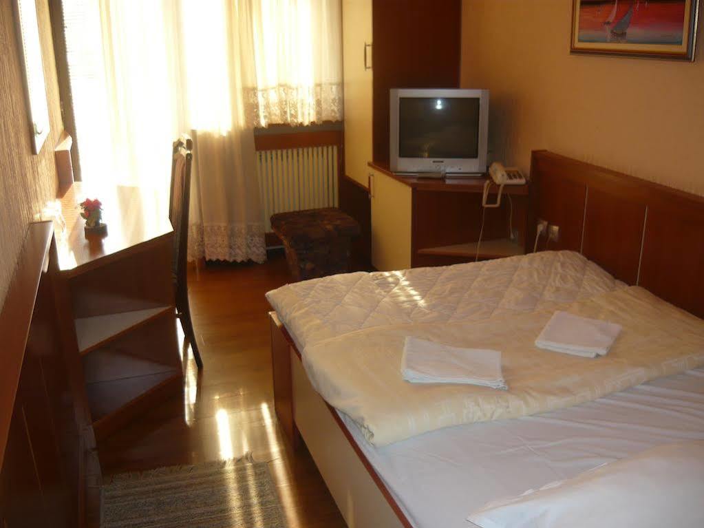 Motel Nana Баня-Лука Экстерьер фото